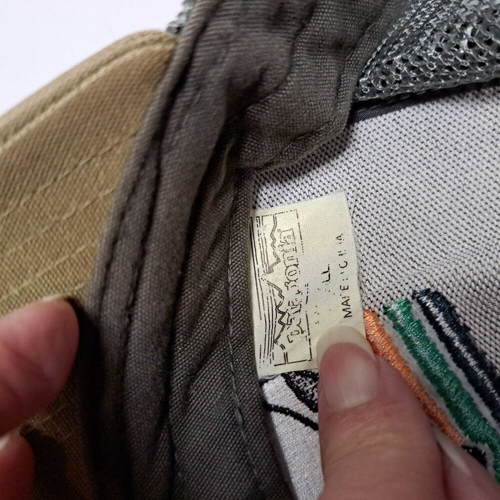 Patagonia Trucker Hat Snapback Cap Tan/Gray Mesh Adjust Embroidered Logo - Picture 10 of 12